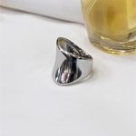 Δαχτυλίδι ασημί σε ακανόνιστο σχήμα