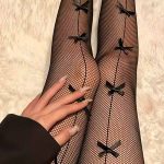 Διχτυωτό μαύρο καλσόν με φιογκάκια