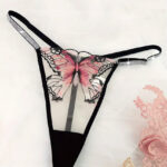 String με σχέδιο πεταλούδας