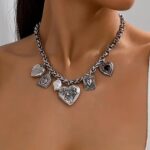 Κολιέ ασημί με vintage charms