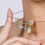 Κολιέ παραμάνα με κρεμαστά στοιχεία