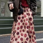 Μακριά κόκκινη φούστα με μεγάλους κύκλους