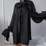 Σατέν μαύρο μίνι φόρεμα με βολάν