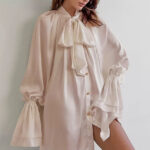 Σατέν μπεζ μίνι φόρεμα με βολάν