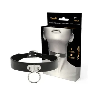 Choker δερματίνης μαύρο με κρίκο από vegan leather και ρυθμιζόμενο κούμπωμα