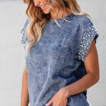 Denim μπλε τοπ με πέρλες στα μανίκια