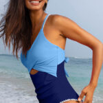 Ολόσωμο μαγιό σε beau blue απόχρωση με cut-out