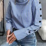 Ριγέ πουκάμισο με ψηλό γιακά και κουμπιά