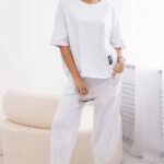 Σετάκι άσπρο με oversized μπλούζα και cropped παντελόνι