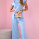 Τοπ γαλάζιο με ασύμμετρο πέτο και draped λεπτομέρεια