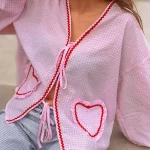 Μπλούζα καρό ροζ με καρδιές και κορδόνια