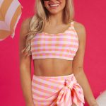 Ροζ gingham μπικίνι με παρεό