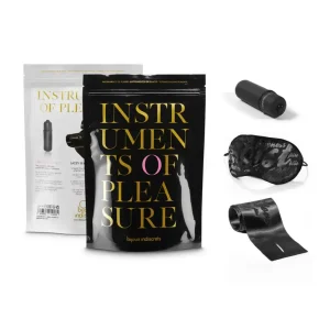 Σετ αισθησιακού παιχνιδιού με σατέν χειροπέδες, μάσκα, σιλικονούχο τζελ και μικρό δονητάκι.