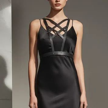 Maze Crossed Harness Μαύρο με ρυθμιζόμενους ιμάντες, vegan υλικά και πιστοποίηση PETA.