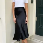 Midi satin φούστα σε μαύρο