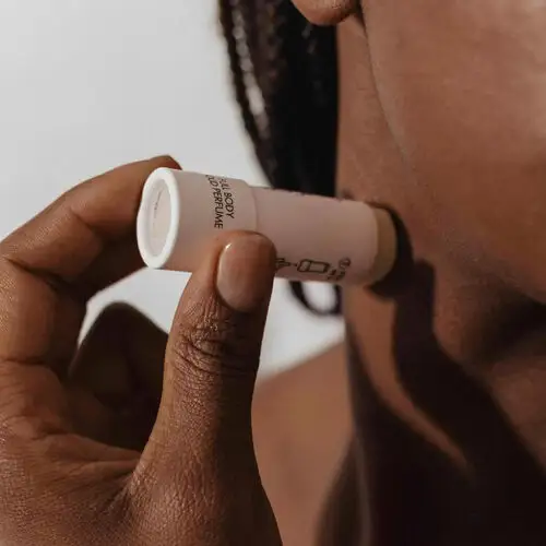 Solid body άρωμα SLOW SEX 4gr με άρωμα άγριας καρύδας και φυσική σύνθεση