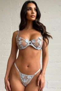 Γαλάζιο σετ εσωρούχων με διαφάνεια και 3d κεντητά λουλούδια-2