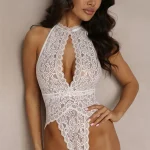 Λευκό δαντελένιο κορμάκι halter