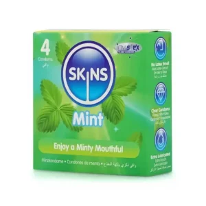 Skins προφυλακτικά με γεύση μέντα σε συσκευασία 4 τεμαχίων.