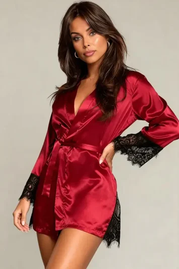 Κόκκινη σατέν ρόμπα με μαύρη δαντέλα και G-string-2