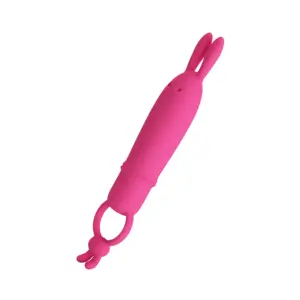 Μοβ δονητής κλειτορίδας Pretty Love με σχεδιασμό λαγουδάκι και εργονομική λαβή δαχτυλίδι.